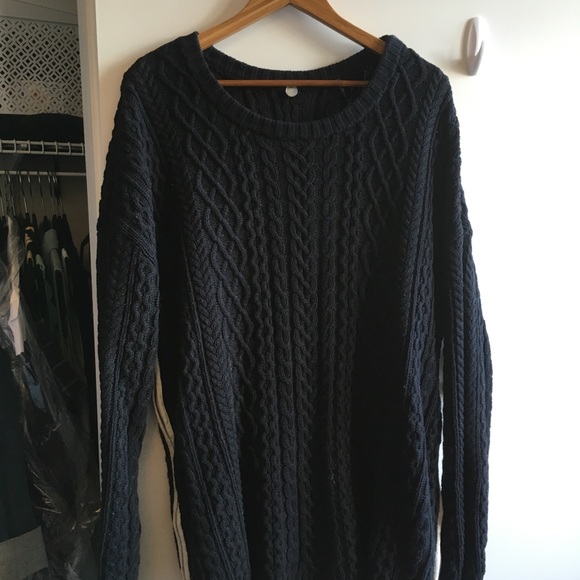 Margaret O’Leary Side Zip Tunic Sweater in Black - Picture 5 of 7